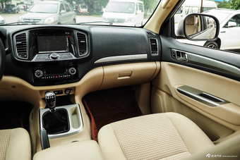 2016款萨瓦纳2.0T手动四驱汽油豪华版5座