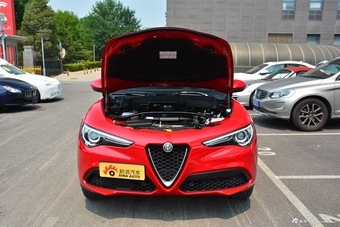 2017款Stelvio 2.0T 200HP自动豪华版