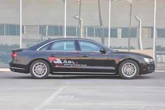 2016款奥迪A8L 3.0T自动45TFSI quattro时尚型