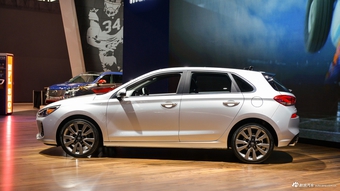 现代发布新钢炮伊兰特GT 对飙高尔夫