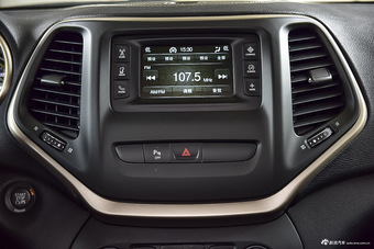 2016款自由光2.4L自动领先版 星光银