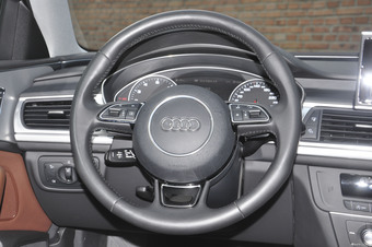 2017款奥迪A6L 3.0T自动45TFSI quattro运动型