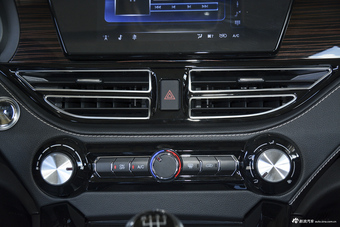 2018款君马S70 1.5T手动标准型