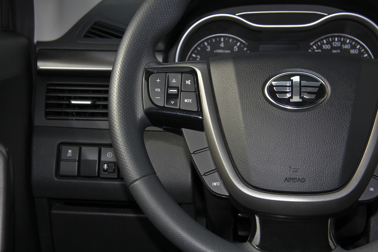 2017款奔腾X80 2.0L自动技术型