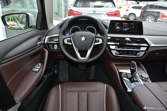 2018款宝马5系改款2.0T自动530Li领先型豪华套装