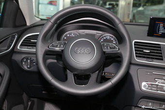 2017款奥迪Q3 2.0T自动35 TFSI时尚型 