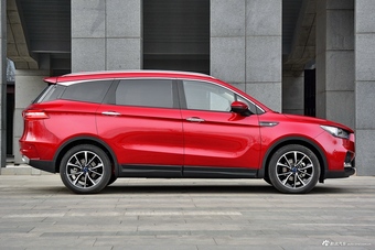 2018款君马S70 1.5T自动旗舰运动型