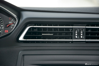 2016款标致308 1.6L自动时尚版