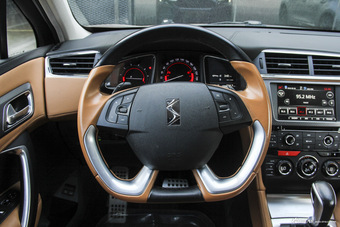 DS 6 2014款 1.6T 尊享版THP200
