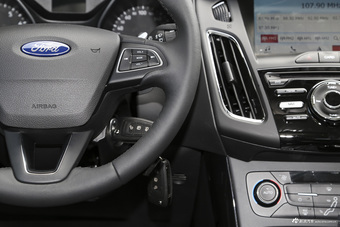 2017款福克斯两厢1.6L自动风尚型智行版