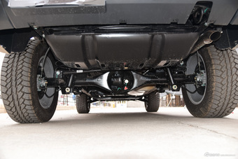 2016款北京BJ40L 2.0T手动四驱尊贵版 极夜黑