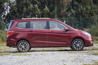 2016款长安欧尚1.5L手动精英型