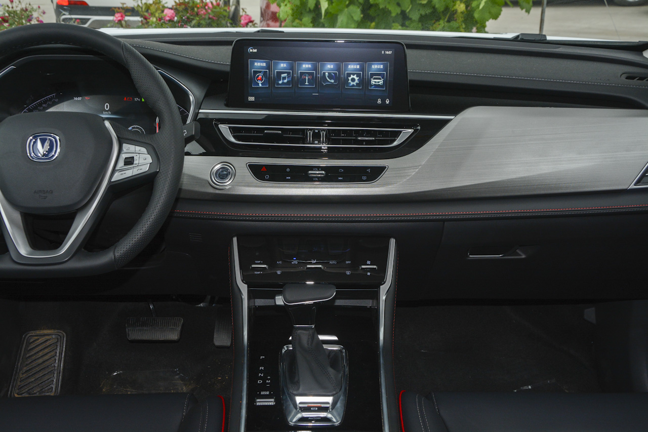 2018款长安CS75 1.5T自动精智型