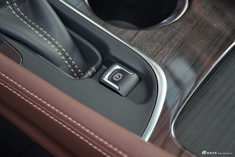 2017款昂科威2.0T自动四驱豪华型28T 雪域白