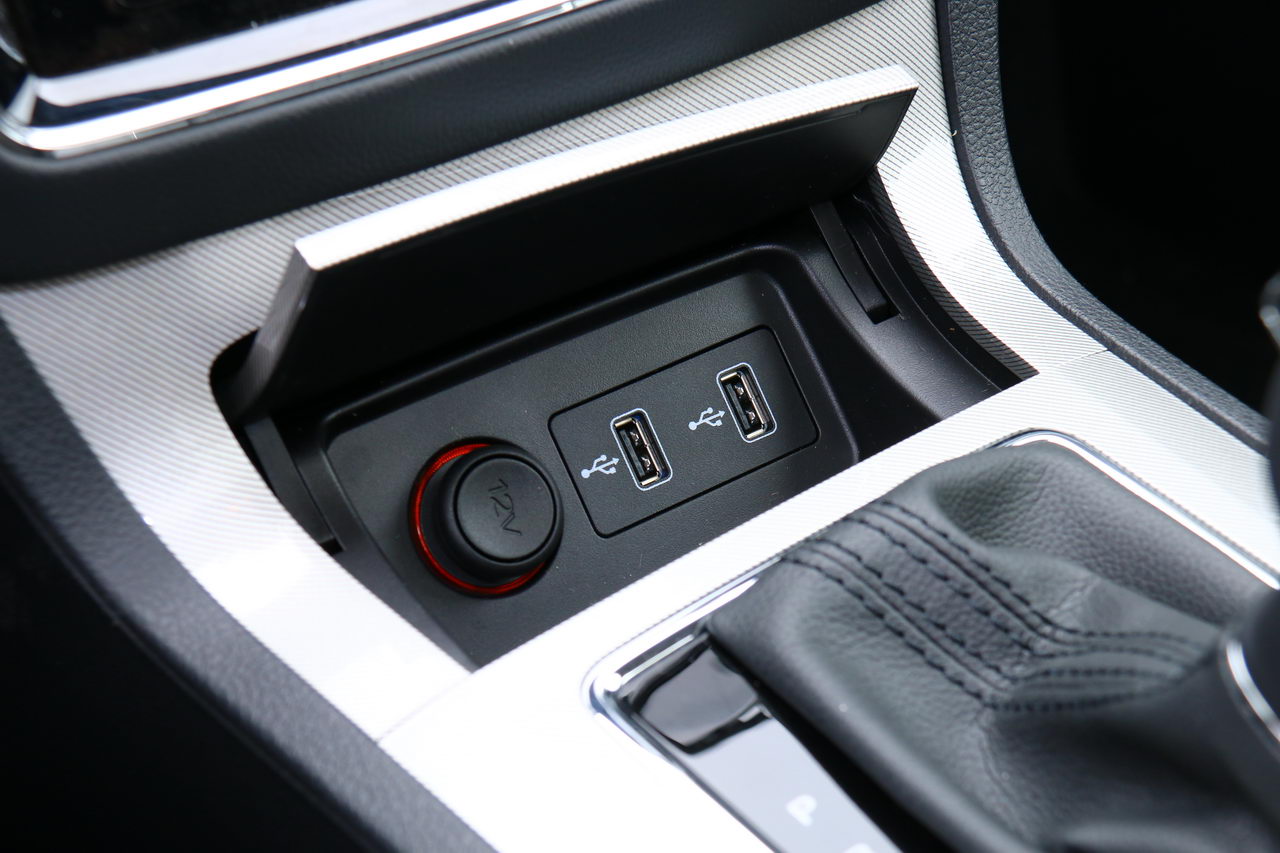 2017款荣威eRX5 1.5T自动尊贵旗舰版