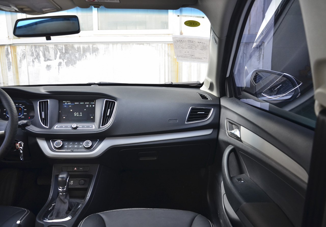 2017款荣威360 1.5L自动智屏版