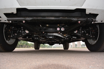 2018款铃拓2.5T手动四驱豪华款JE4D25Q5A