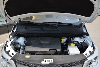 2016款宝骏730 1.5L手动超值版 7座