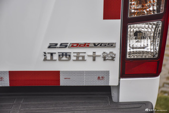 2015款五十铃D-MAX 2.5T自动两驱高通过精英款