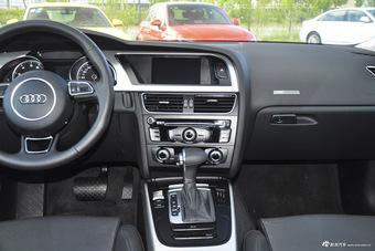 2016款改款奥迪A5 2.0T自动Coupe45TFSI舒适型