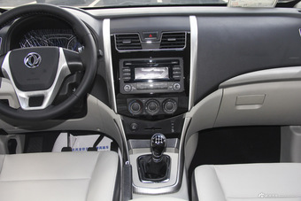 2016款风行S500 1.5L手动舒适型 闪耀金