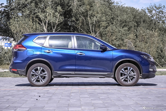  2017款奇骏2.5L自动CVT七座领先版 4WD