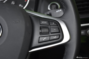 2017款宝马1系118i自动设计套装型