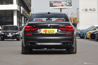 2018款宝马7系740Li 3.0T自动尊享型M运动套装xDrive黑焰版