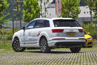 2016款奥迪Q7 3.0T自动45TFS S-Line运动型