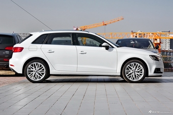 2018款奥迪A3 30周年型2.0T自动Sportback 40 TFSI风尚型