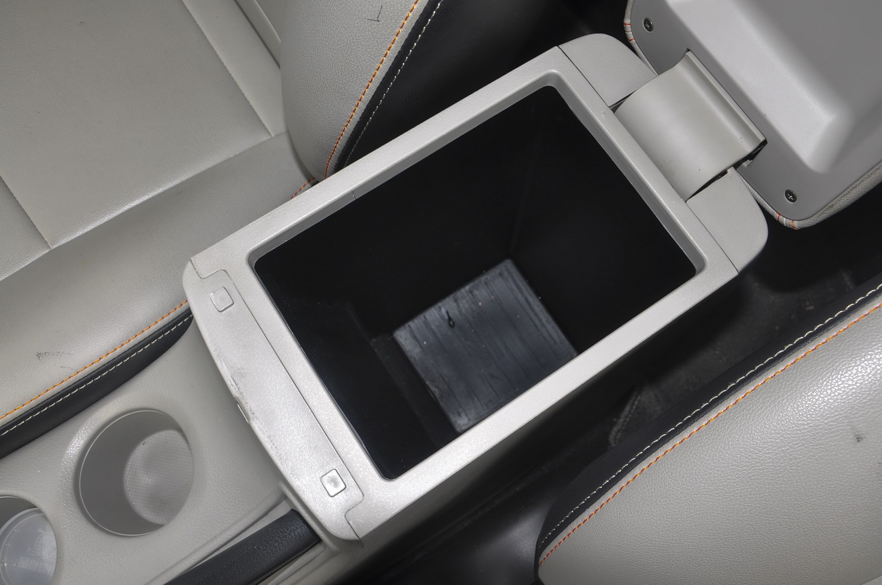 2016款景逸XV 1.6L自动豪华型