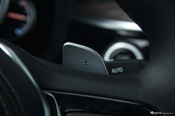 2018款宝马5系2.0T自动530Li尊享型豪华套装