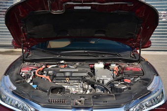 2016款本田雅阁混动2.0L自动锐尊版宝石红