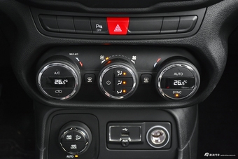 2017款自由侠2.0L自动四驱越能版