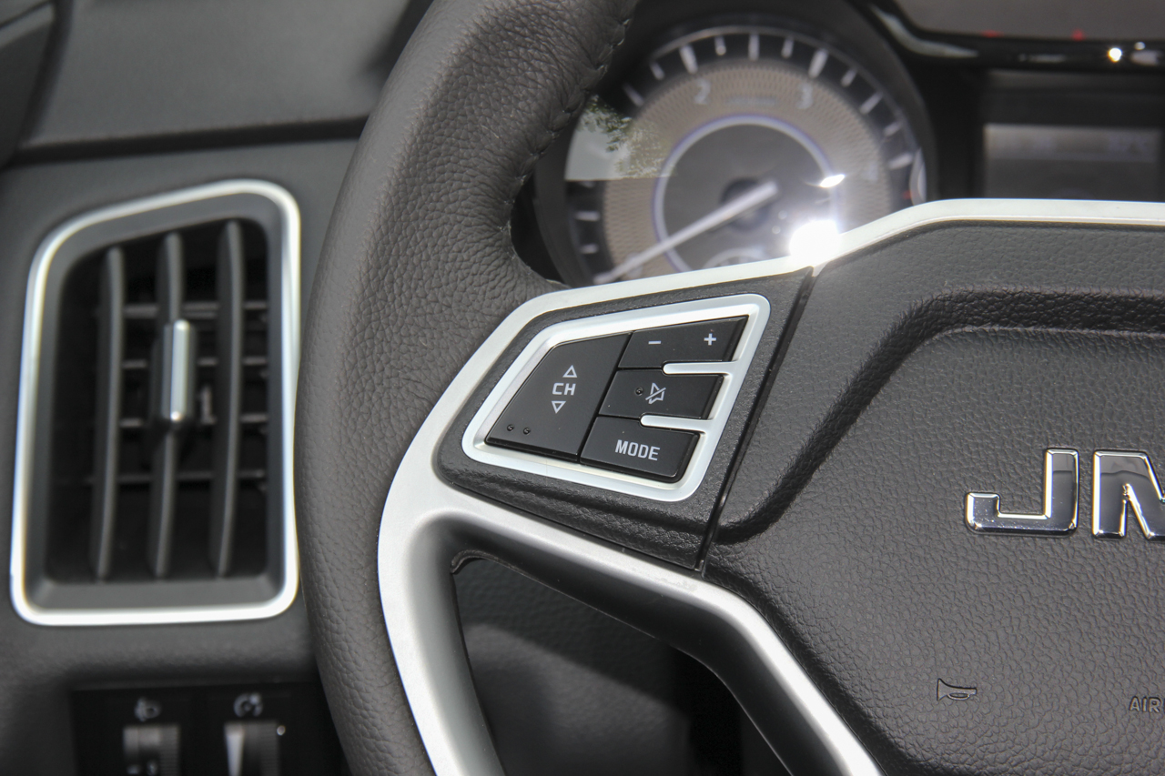 2017款域虎7 2.4T手动柴油四驱豪华版JX4D24A5L