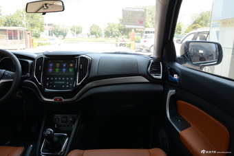 2016款长安CX70 1.6L手动豪华型