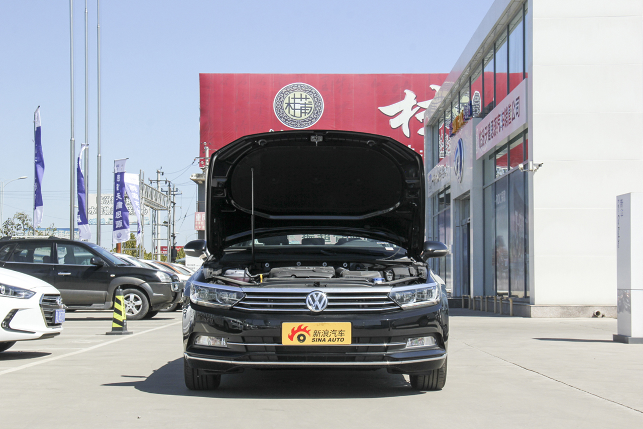 2018款迈腾改款2.0T自动380TSI DSG豪华型