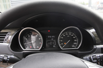 2015款众泰T600 1.5T 手动旗舰型