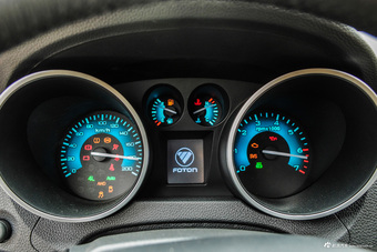 2016款萨瓦纳2.0T自动四驱汽油尊享版5座