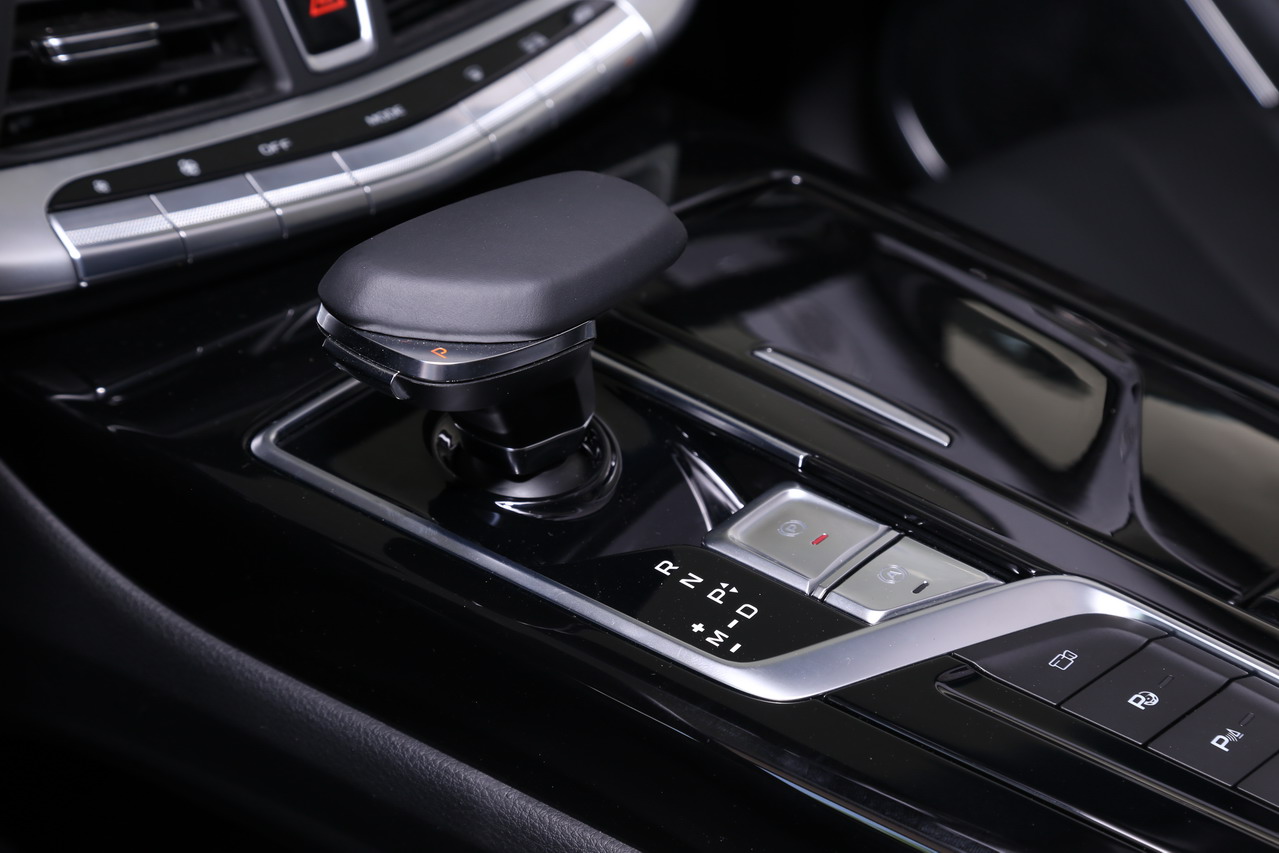 2018款博瑞GE MHEV顶配版