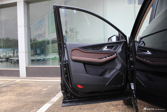 2017款宝骏560 1.5T DCT尊享型