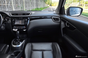 2017款逍客2.0L自动旗舰版 