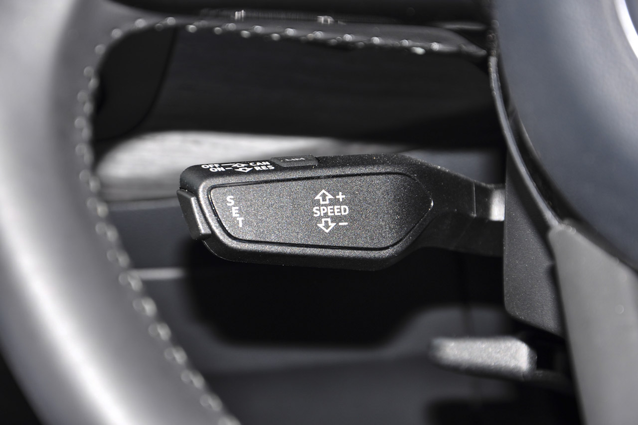 2017款奥迪A4L 2.0T自动45TFSI quattro风尚型