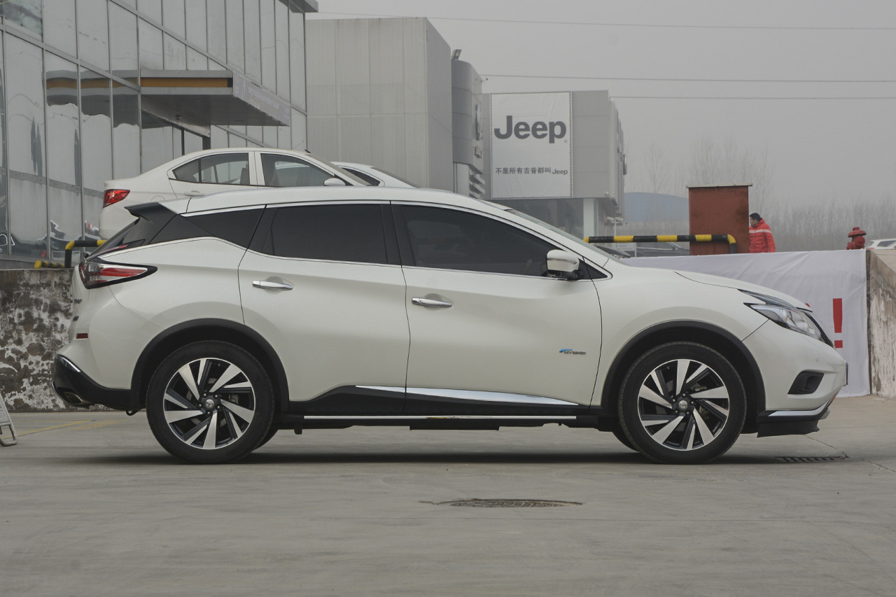 2017款楼兰2.5L自动S/C XV HEV混动四驱旗舰版