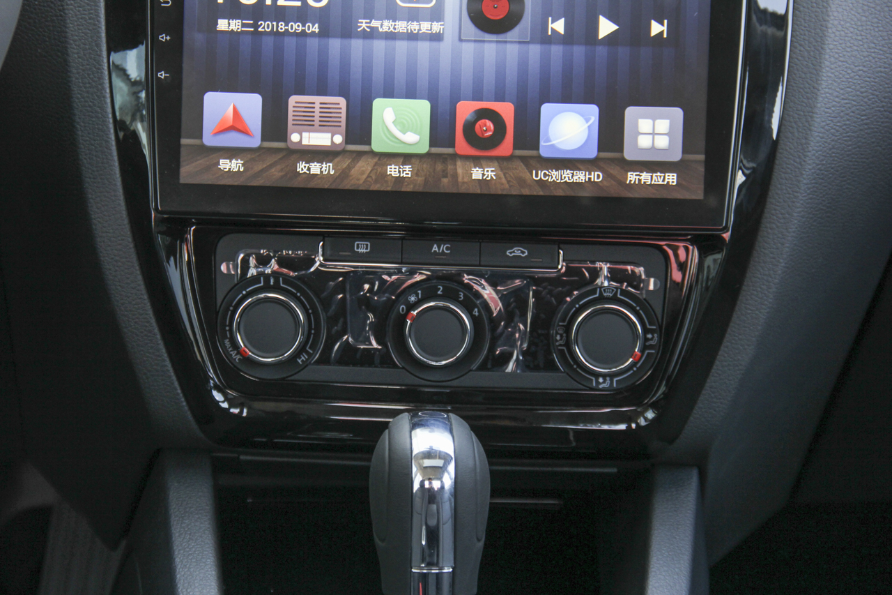 2018款速腾1.6L自动舒适型