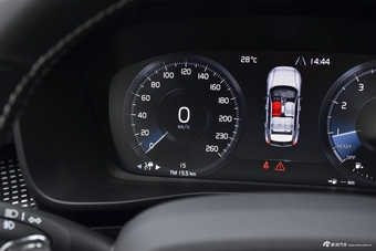 2019款沃尔沃XC40 2.0T四驱运动日暮水晶白T5