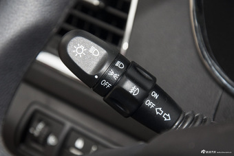 2015款 宝骏560 1.8L手动精英型