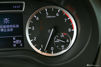 2017款英菲尼迪QX30 2.0T自动四驱运动版