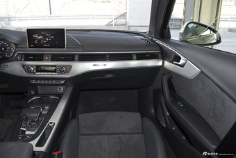 2017款奥迪A4L 2.0T自动45TFSI quattro运动型