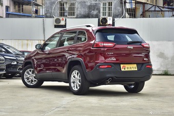 2016款自由光2.0L自动优越版 落霞红